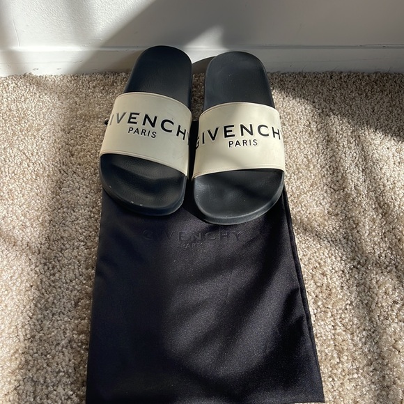 Authentic Givenchy black and white pool slides - Picture 2 of 15